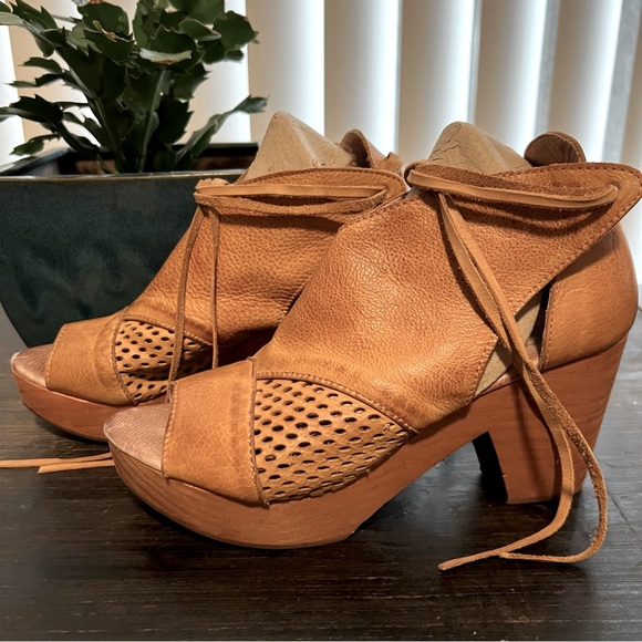 Free People Shoes - Free People 36 Ankle Boots Wrap Laces Soft Tan Leather Wood Heel Boho Western